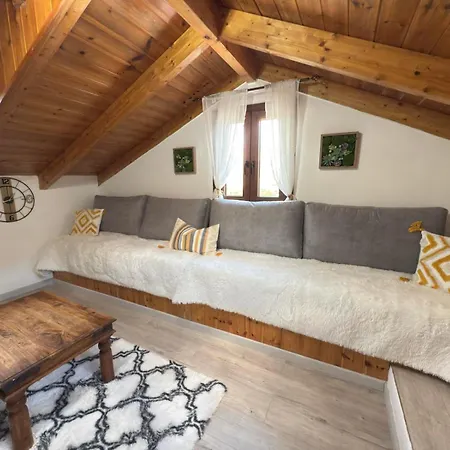 شقة Julie's كالافريتا