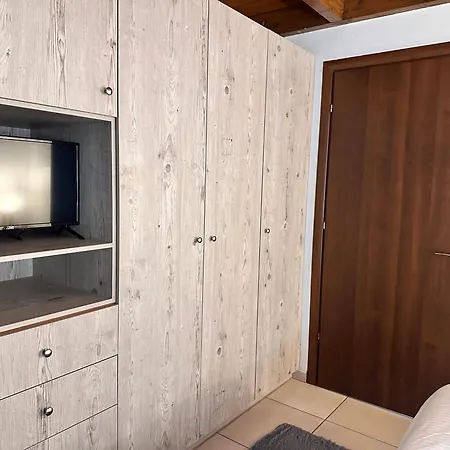 شقة Julie's كالافريتا