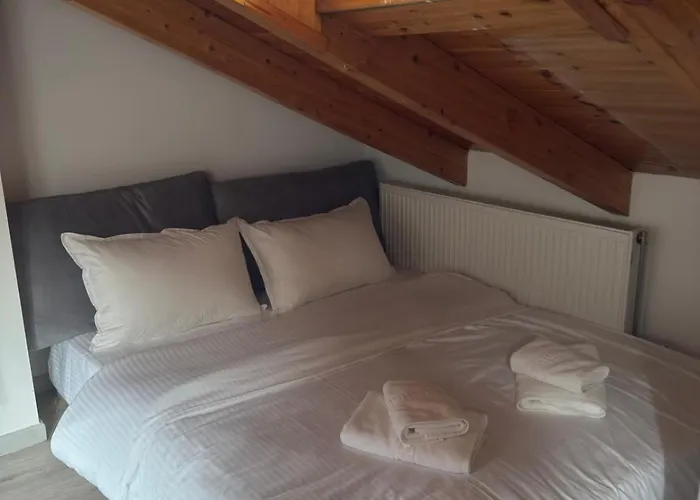 Julie's Калаврита