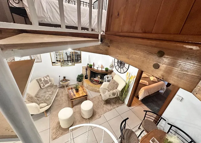 Julie's Калаврита